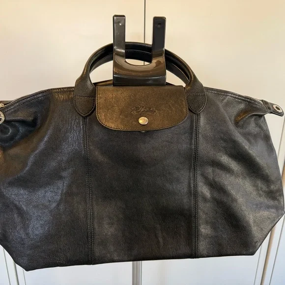Longchamp Classic Black Leather Shoulder Bag - Picture 13 of 16